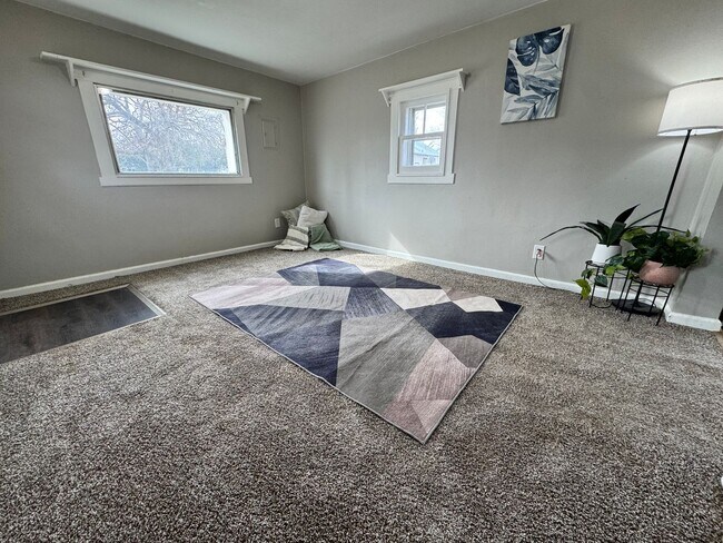 Foto del edificio - 2 bed, 1 bath home for rent in Waterloo