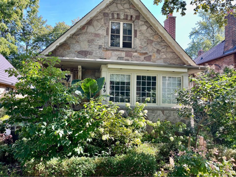 1049 Royal York Rd Unit 1, Toronto, ON M8X 2G6 Apartments 1049 Royal