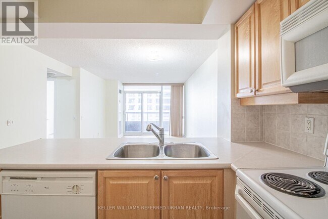 Building Photo - 5 Northtown Way