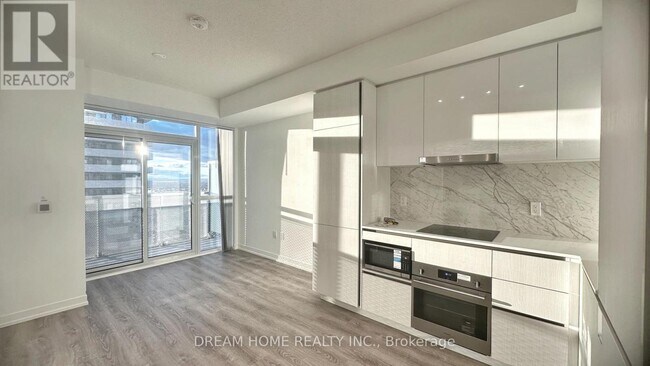 Photo du bâtiment - 8 Interchange Wy