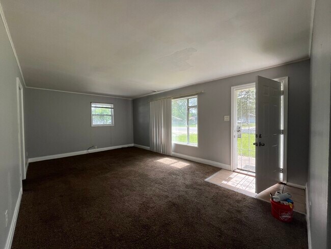 Building Photo - 354 Blackhawk Dr