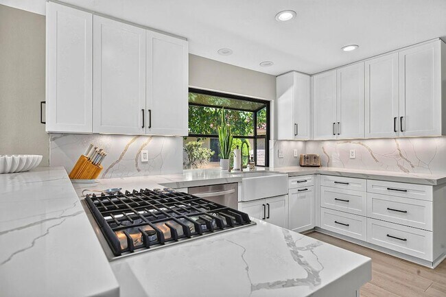 Building Photo - 77765 Cottonwood Cove