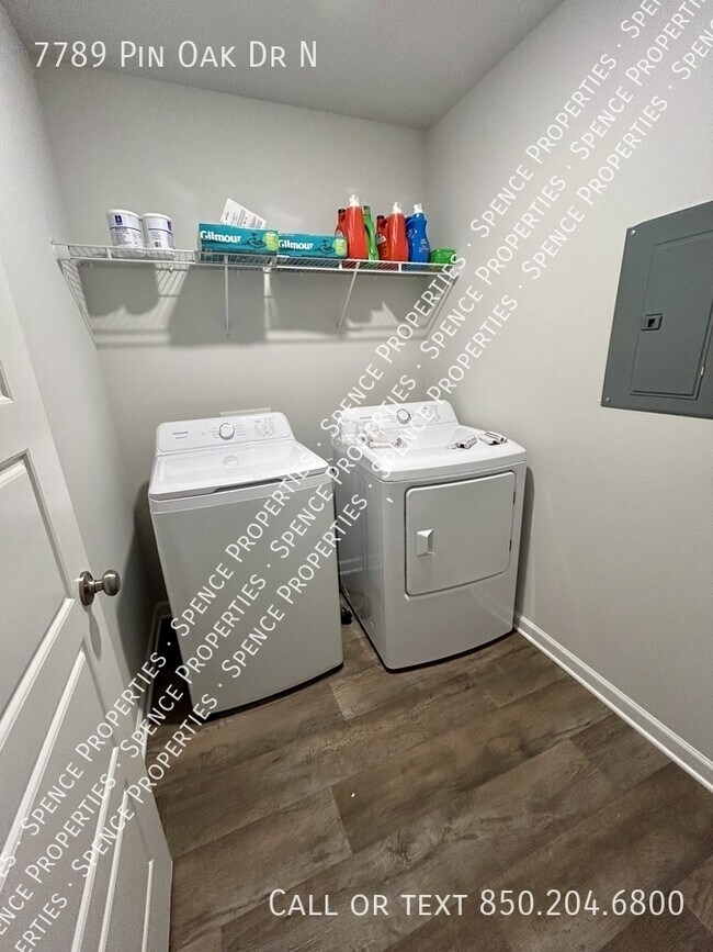 Foto del edificio - 7789 Pin Oak Dr N