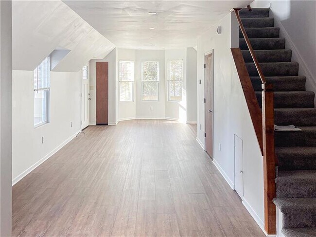 Building Photo - 706 4th St