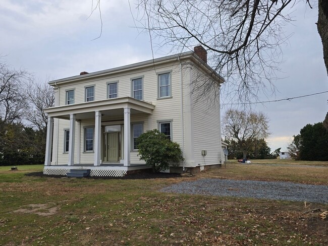 Building Photo - 3 Bedroom 1.5 Bath Located in Middletown