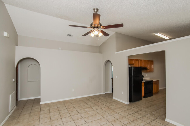 Building Photo - 2908 Maderia Cir