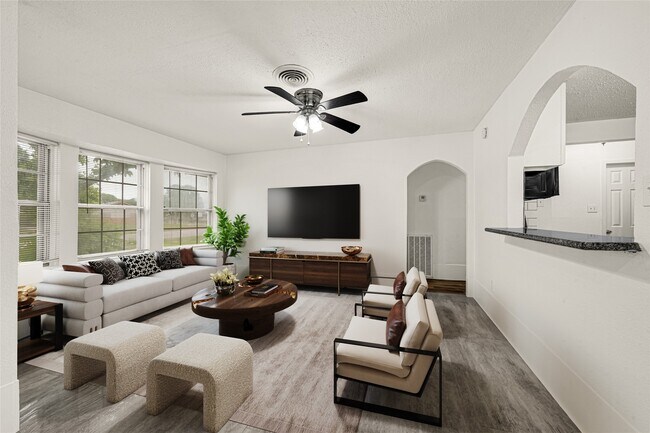 Building Photo - 506 Edgebrook Dr