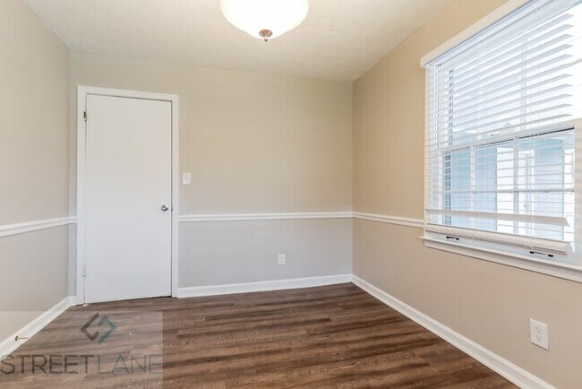Building Photo - REDUCED! - Now offering $1075 off first fu...