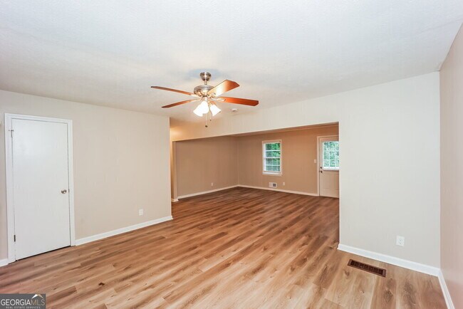 Foto del edificio - 5037 Central Church Rd