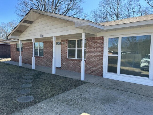 Photo - 1003 Shirley Dr House