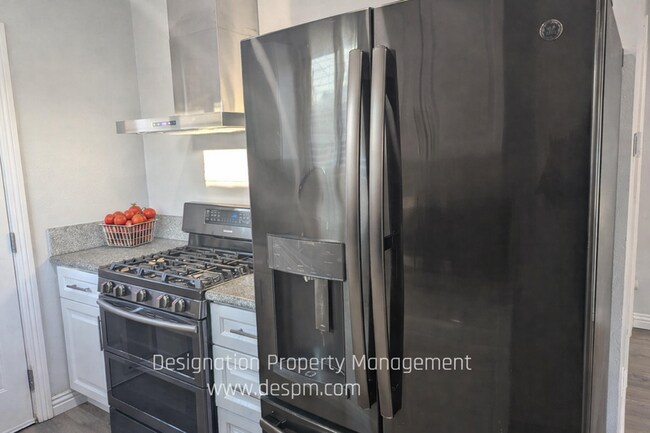 Foto del edificio - 4917 Templeton St