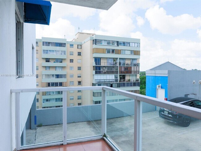 Foto del edificio - 5091 NW 7th St