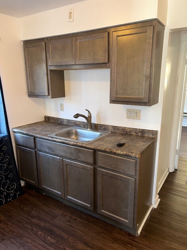 Foto del edificio - 2613 Chesterfield Ct