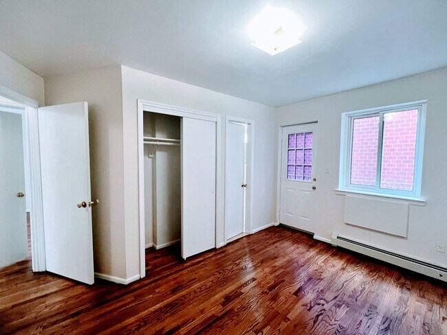 Foto del edificio - 57-02 Van Horn St