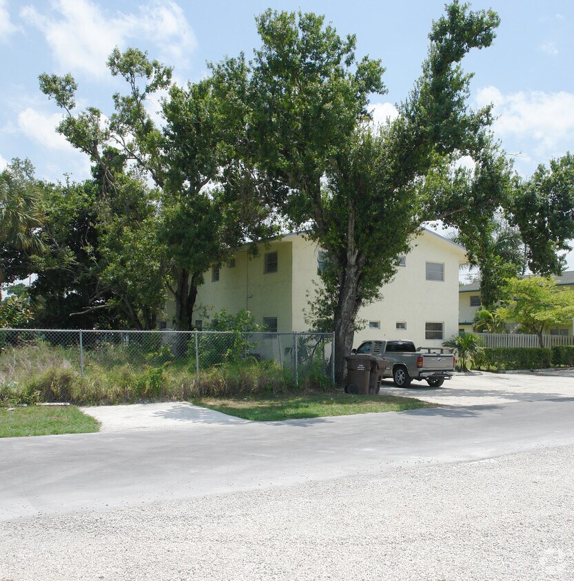 Foto del edificio - 1450 SW 24th Ct