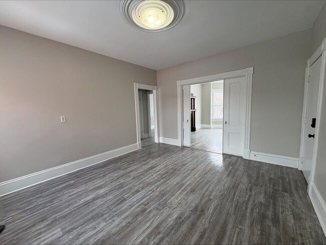 Building Photo - 48 Kennedy St