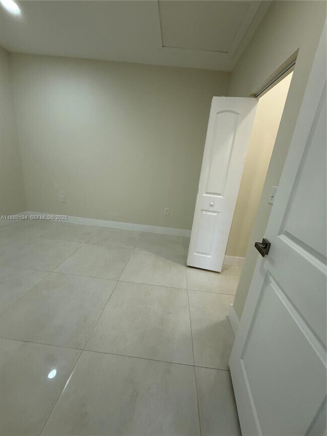 Foto del edificio - 559 NW 2nd St