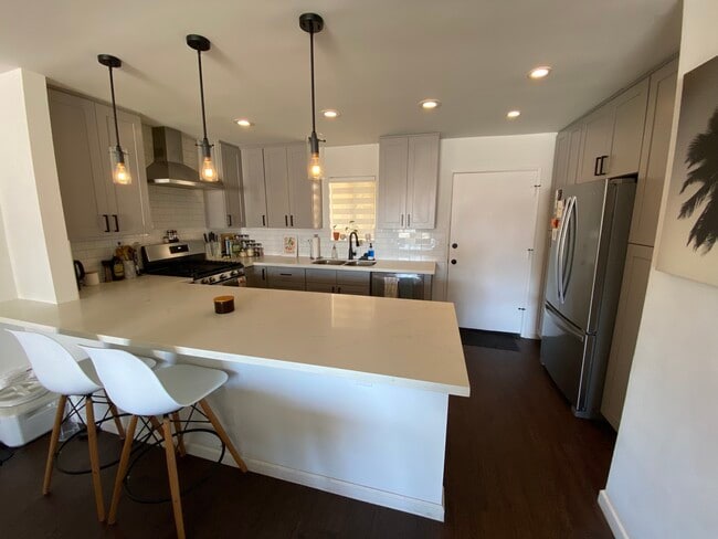 Kitchen - 3762 Hughes Ave