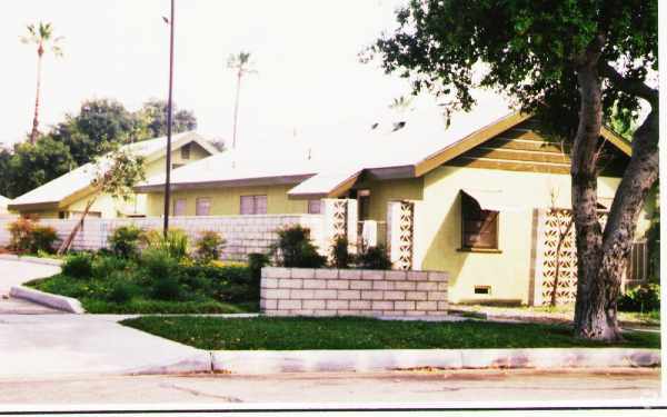 Primary Photo - 8633 Rosena Ave