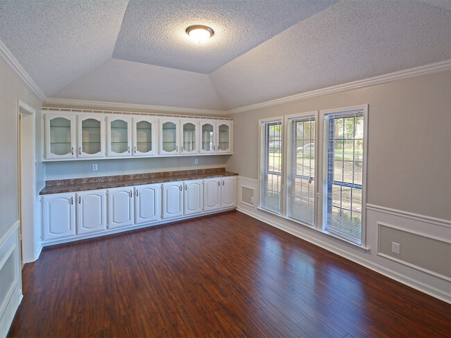 Foto del edificio - 4 Bed, 3 Bath. In Cordova Near Rockcreek P...