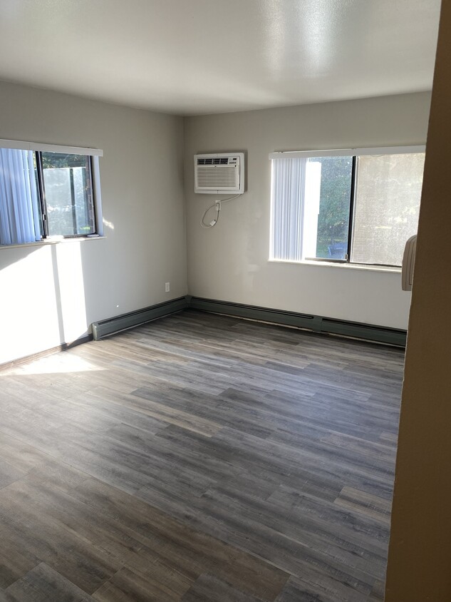 Living room - 106 South St