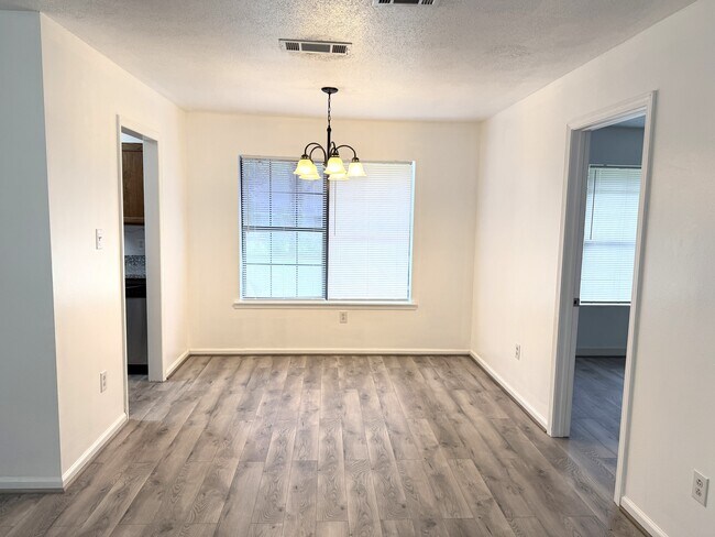 Área de comedor - 2208 Angus St