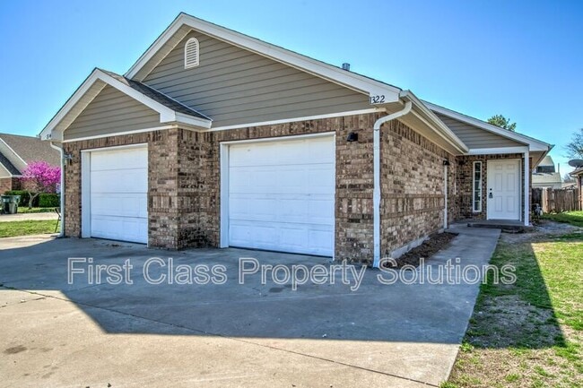 Photo - 1322 Commerce Dr House