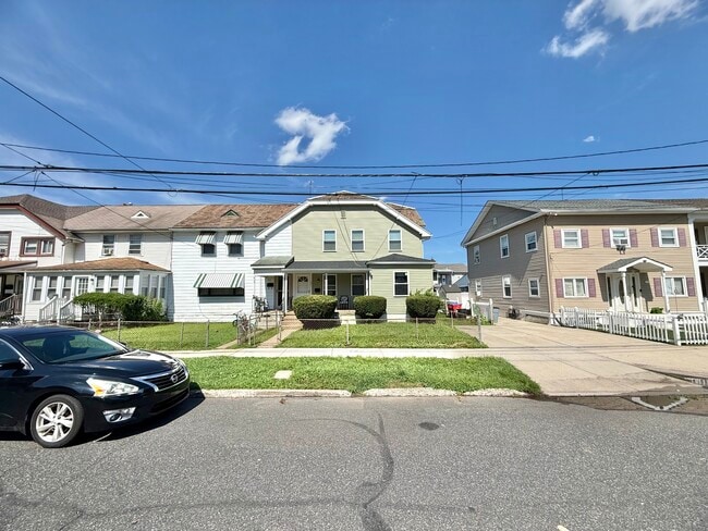 Building Photo - 321 Hayes St