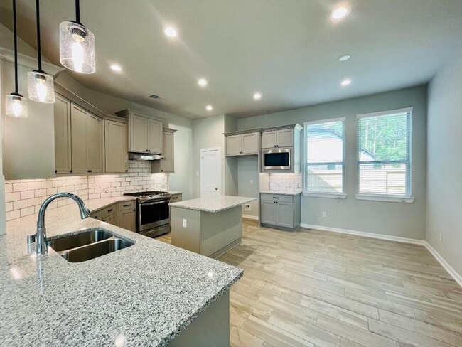 Building Photo - 511 Blue Threadfin Ct