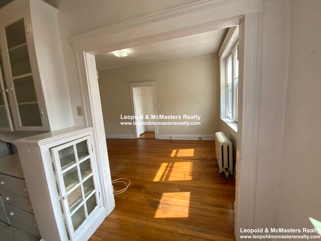 Building Photo - 239 Kelton St