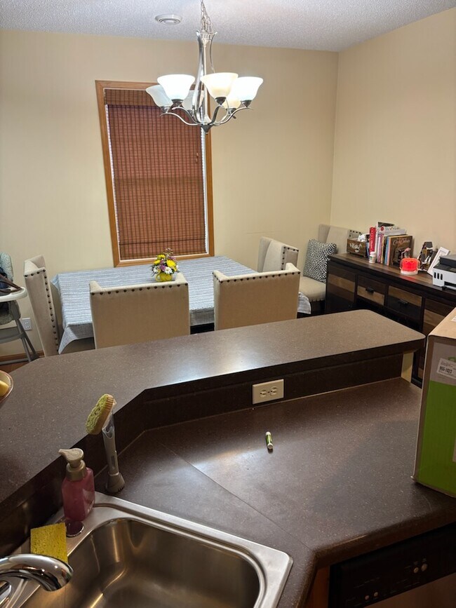 Foto del edificio - 931 Willow Glen Dr