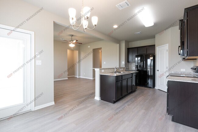 Foto del edificio - 7213 Lee Hall Loop