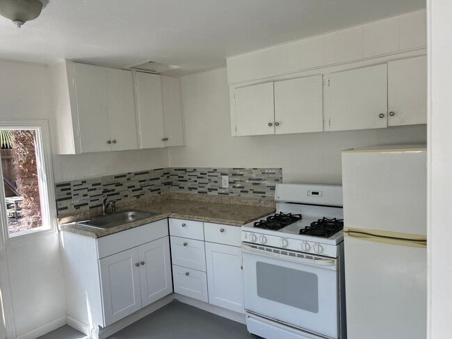 Foto del edificio - Available Now! Small Studio House