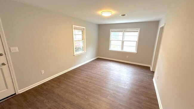 Foto del edificio - 1640 Russwood Rd