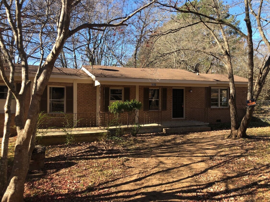 Foto principal - Newly remodeled home is located in Lancaster, SC 29720.