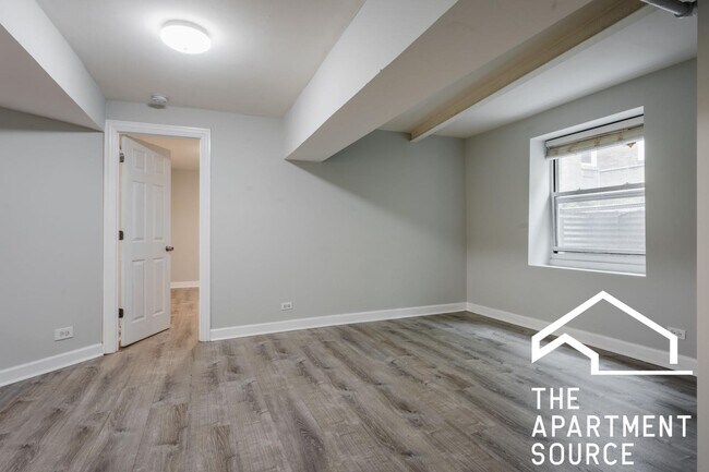 Building Photo - 5051 N Damen Ave