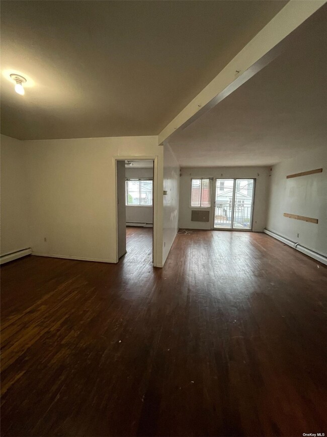 Building Photo - 85-40 54th Ave