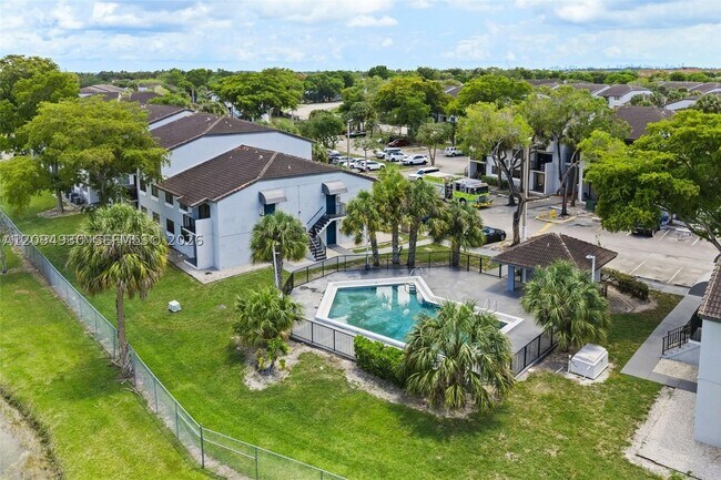 Foto del edificio - 7195 NW 179th St