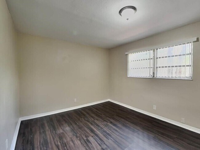 Foto del edificio - 4915 Johnson St