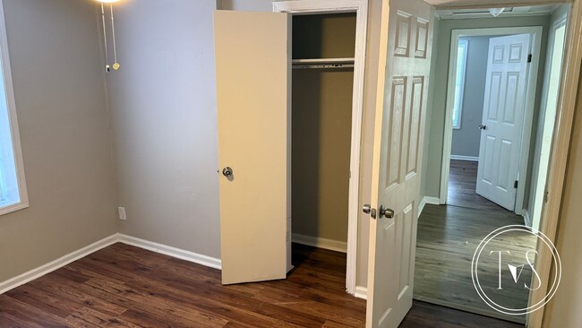 Building Photo - 1113 Cornwall St