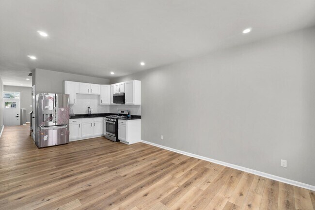 Building Photo - 2505 E Fayette St