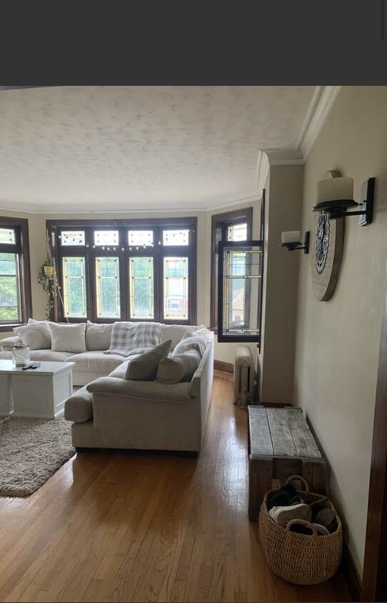 Living Room - 10930 S Artesian Ave