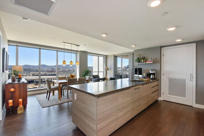 Furnished - 718 Long Bridge St