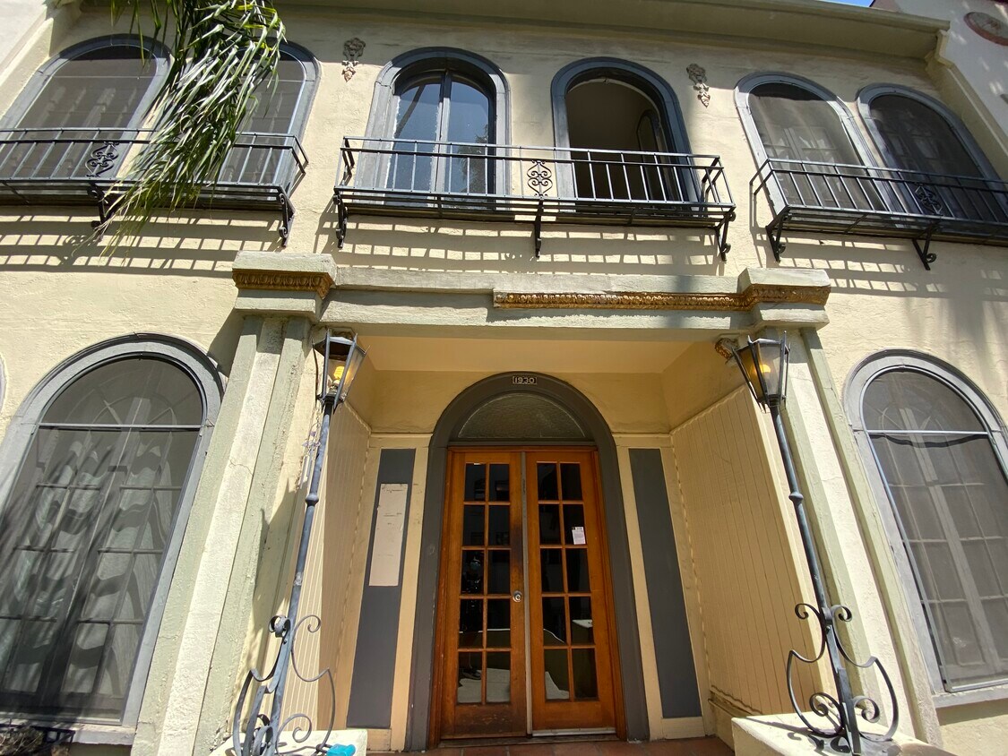 1930 Whitley Ave Unit 109, Los Angeles, CA 90068 Apartments in Los