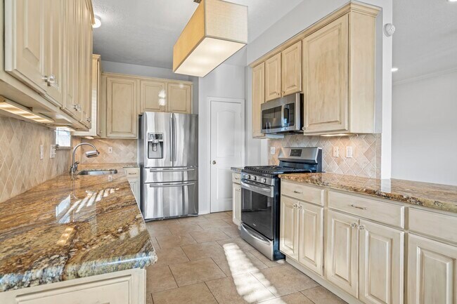 Building Photo - 4034 Harwood Dr