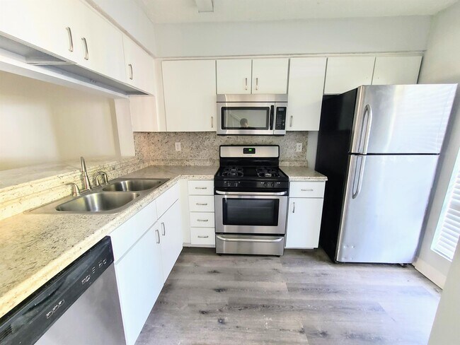 Building Photo - 3738 Jamestown Ct