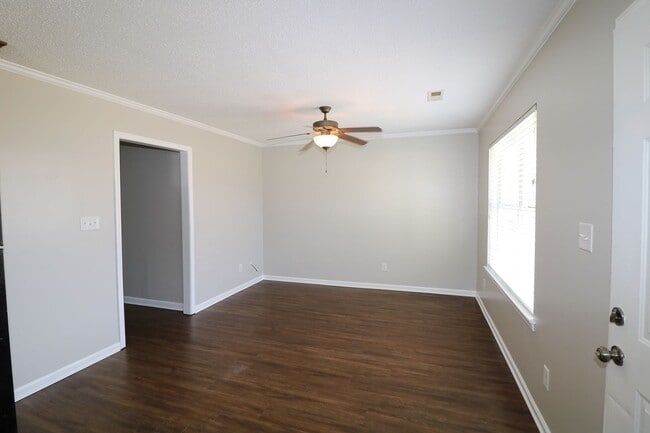 Building Photo - THIS IS A TRIPLEX GROUND FLOOR UNIT IN LINCOLN