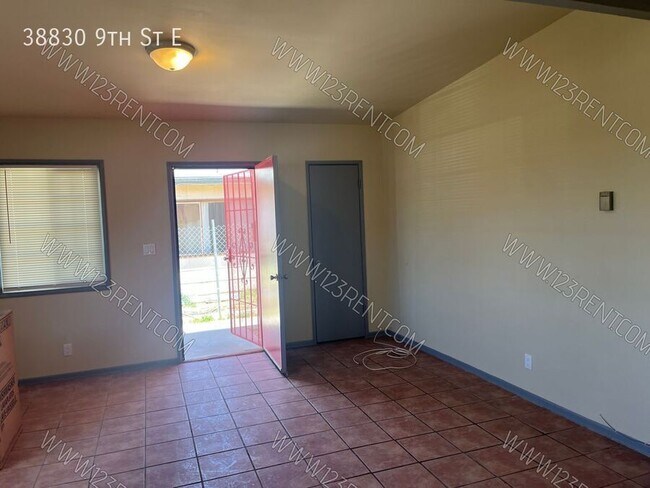 Foto del edificio - 38830 9th St E