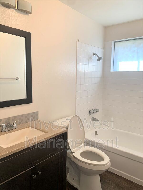 Foto del edificio - 309 NE 104th Ave