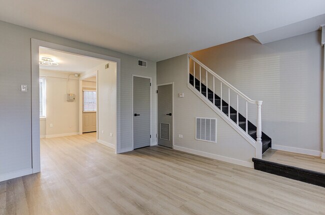 Building Photo - Woodland Apartments